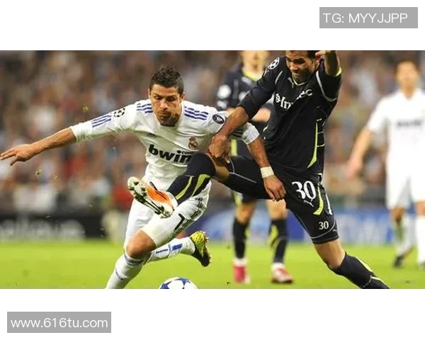 足球明星与网红展开激烈对决谁能在球场上赢得更多粉丝的心 足球明星与网红展开激烈对决谁能在球场上赢得更多粉丝的心